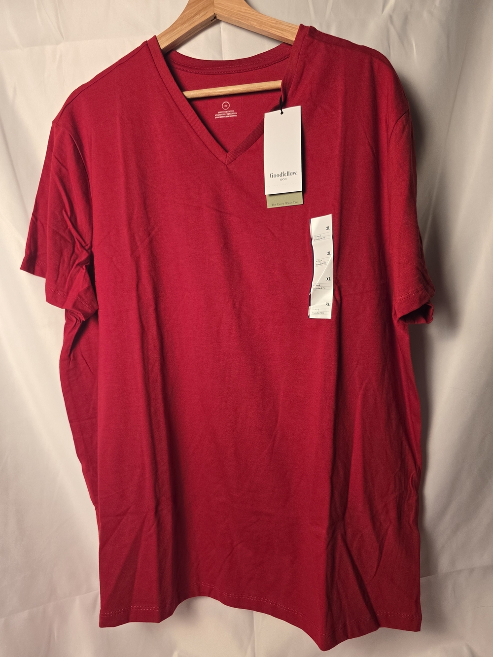 Goodfellow & Co Men’s Bright Red V-Neck Tee - Picture 2 of 4